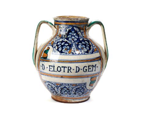 Albarello mit BlütendekorHöhe: 28 cm. Montelupo Fiorentino, 16. Jahrhundert. Unglasierter Stand mit kugeligem Korpus, teils a