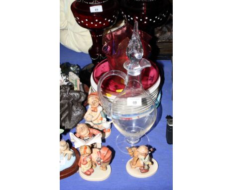 A group of Hummel porcelain figures, two pieces of modern Murano glass, various plates, etc