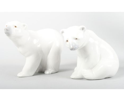 Two Lladro models of polar bears, 4" high