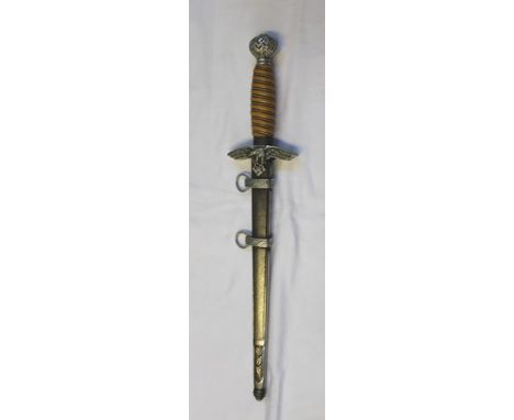 A LUFTWAFFE (2ND TYPE) GERMAN OFFICER'S CEREMONIAL DAGGER WITH SCABBARD 1940's, yellow wire bound handle with oak leaf and sw