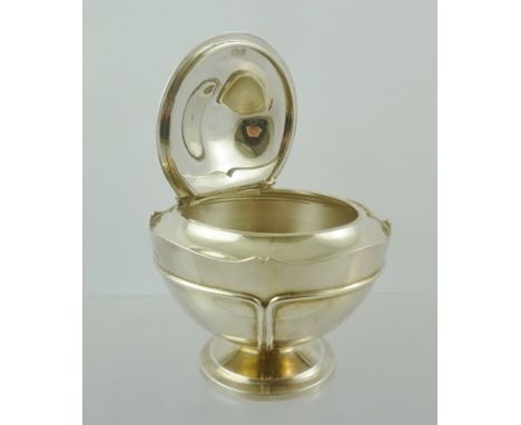 REID & SONS A SILVER PEDESTAL SUGAR BASIN having hinged lid and hemispherical body with wire decoration, on a circular base, 
