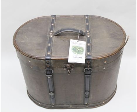 A LATE 20th CENTURY VINTAGE STYLE PICNIC DRINKS CARRIER of lidded case form, ply constructed, with strapwork, 34cm high 