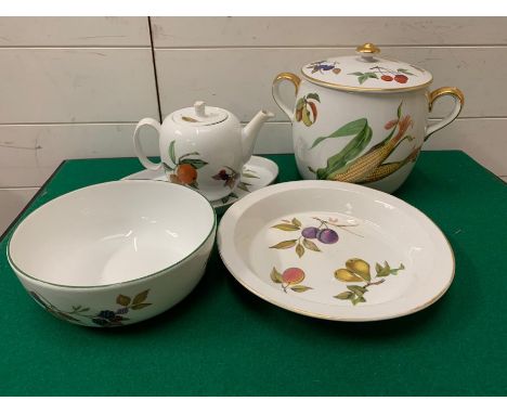 A Evesham Royal Worcester dinner service, lidded soup tureen, teapot, serving dishes etc 