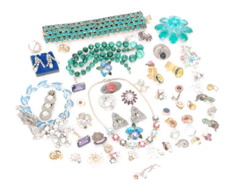 A collection of lady's vintage costume jewellery to include a malachite bead necklace, a Weiss necklace and clip earring set 