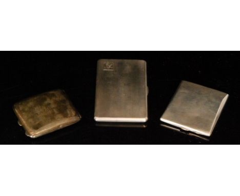 Three hallmarked silver cigarette cases two with engine turned decoration and one plain example. Total weight 14oz, various d