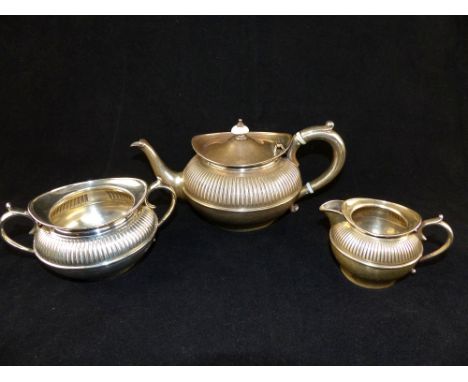 Edwardian silver three piece tea service, Horace Woodward London 1902 / 03 of squat demi fluted form, 664g gross