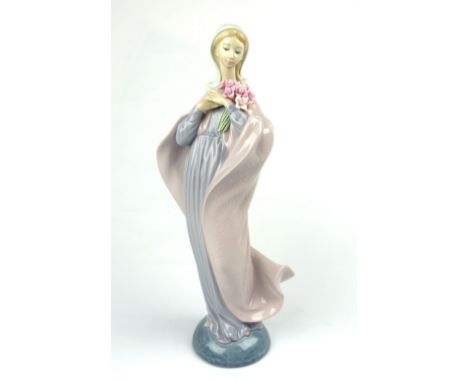 Lladro porcelain figurine, Our Lady With Flowers