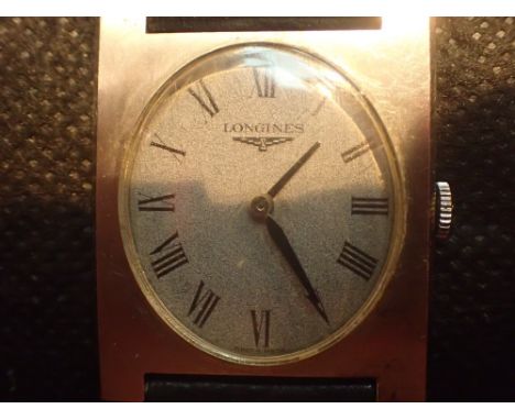 Longines gents medium vintage wristwatch   CONDITION REPORT:  No apparent damage or repair slight use wear.Size of case 2.5 x