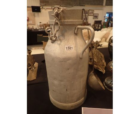 Aluminum milk can with ladle and lid H: 60 cm