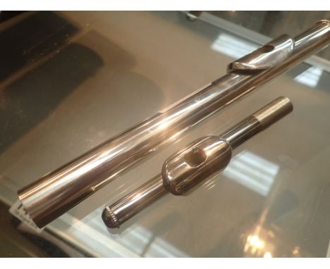 Sterling silver flute mouth piece 86g and a silver plated example CONDITION REPORT: There are no other marks present on this 