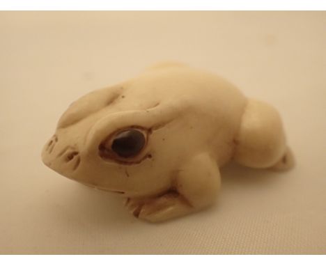 Hand carved antique frog carved nut Oriental Netsuke with signature 