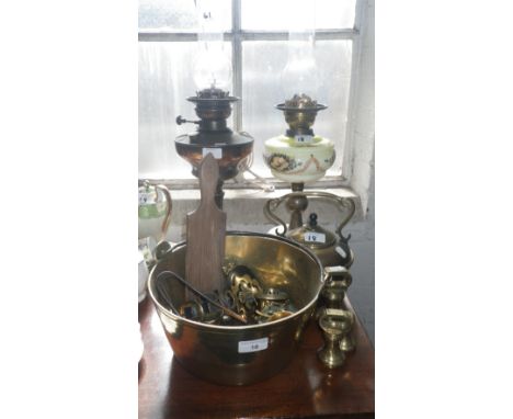 An Edwardian brass bodied oil lamp, another similar, a brass jam pan and a quantity of metalware
