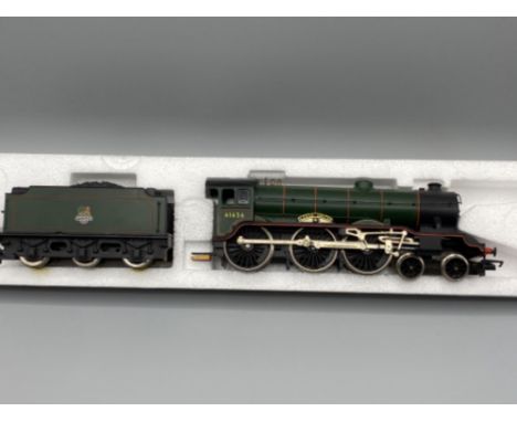 Hornby Railways 00 Gauge model locomotive &amp; tender - R.060 BR Class B17 4-6-0 Leeds United