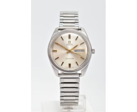 A GENT'S AUTOMATIC OMEGA SEAMASTER WRISTWATCH, round silver dial signed 'Omega Automatic, Sea Master', day/date window at the