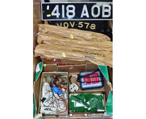A QUANTITY OF ASSORTED UNBOXED SCALEXTRIC TRACK, ACCESSORIES AND TRANSFORMER, to include Hump Back Bridge, No.A248, Blow Out,