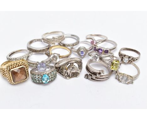 A BAG OF ASSORTED WHITE METAL RINGS, seventeen rings in total to include a silver gilt gents signet ring, set with a faceted 