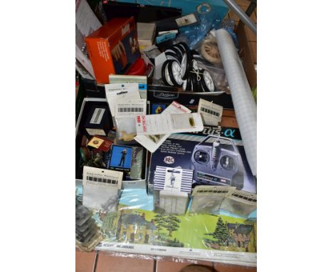 A QUANTITY OF MODELLING SPARE PARTS, ACCESSORIES AND TOOLS, etc, to include an unbuilt lead and plastic soldier kits by Verli