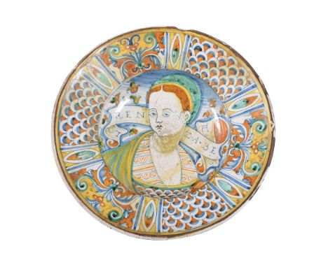 A DERUTA MAIOLICA POLYCHROME PORTRAIT DISH 16TH CENTURY Painted with the head and shoulders of a woman before a ribbon scroll