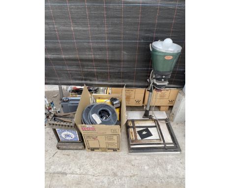AN ASSORTMENT OF PHOTOGRAPHY EQUIPMENT TO INCLUDE A LAMP AND A KODAK CAROUSEL ETC 