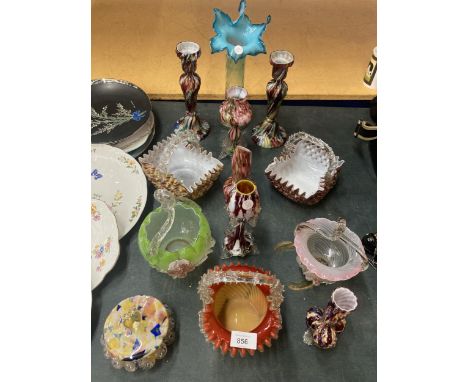 A LARGE QUANTITY OF COLOURED MURANO STYLE GLASS TO INCLUDE BASKETS, VASES, CANDLESTICKS, TRINKET POT, ETC 