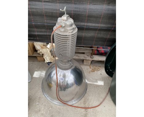 A LARGE CHROME INDUSTRIAL STYLE LIGHT FITTING 