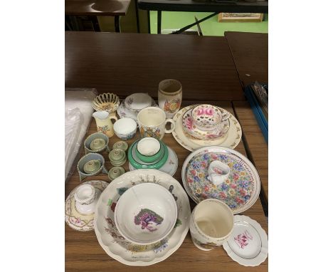 A QUANTITY OF CERAMIC AND CHINA ITEMS TO INCLUDE A 1909 COPELAND SPODE CUP AND SAUCER, VINTAGE COMMEMORATIVE ITEMS, PLATES, B