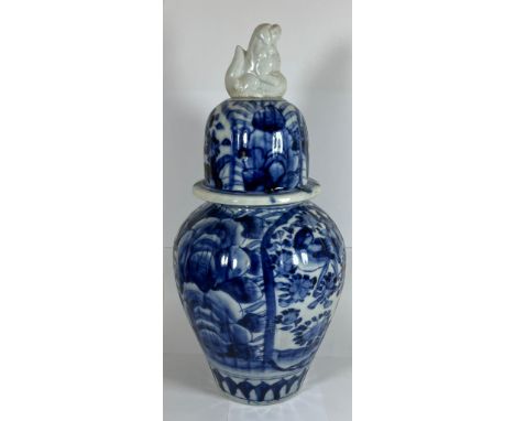 A JAPANESE MEIJI PERIOD (1868-1912) BLUE AND WHITE LIDDED TEMPLE JAR (FINIAL A/F), HEIGHT 30CM 