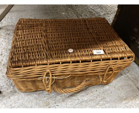 A VINTAGE WICKER PICNIC BASKET 