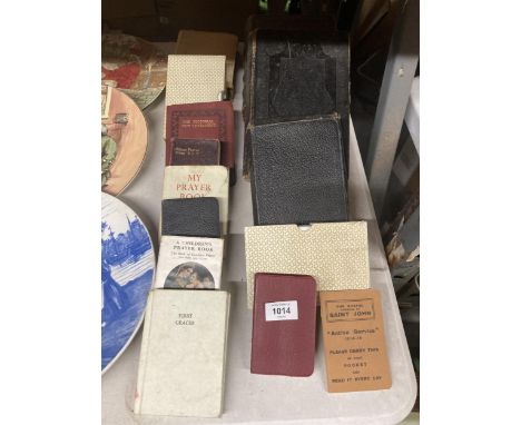 A COLLECTION OF VINTAGE AND ANTIQUARIAN BIBLES, ETC TO INCLUDE A 1904 WELSH BIBLE AND TWO DATED 1865 AND 1866 
