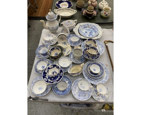 A LARGE COLLECTION OF BLUE AND WHITE 19TH CENTURY AND LATER PORCELAIN TO INCLUDE SPODE, ETC 