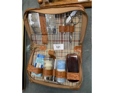 A VINTAGE GENTLEMAN'S GROOMING KIT IN A LEATHER CASE 