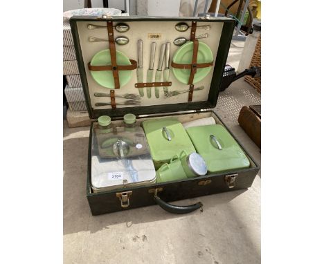 A RETRO SIRRAM PICNIC SET 