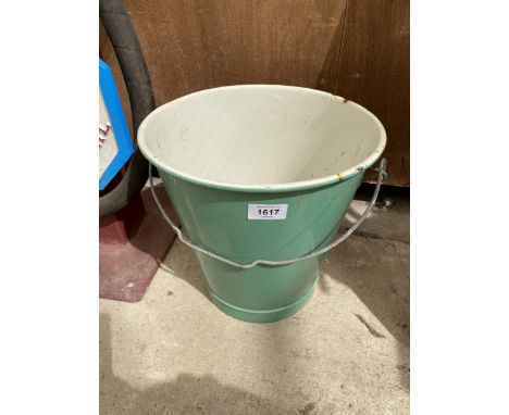 A VINATGE AND RETRO GREEN AND WHITE ENAMEL BUCKET 