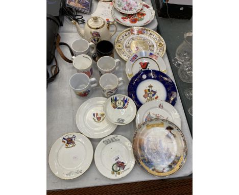 A COLLECTION OF VINTAGE MEMORIBILIA RELATING TO WORLD WAR 1, ETC TO INCLUDE PLATES, A TEAPOT, MUGS, ETC 