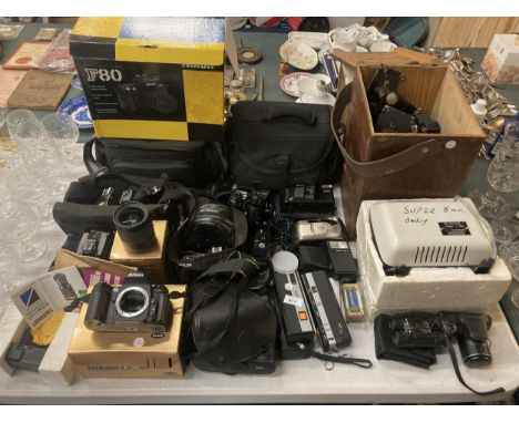 A LARGE LOT OF VINTAGE CAMERAS TO INCLUDE A NIKON F80, NIKON F-301, FUJIFILM NEXIA 320, NIKON F-401, BOOTS ZOOM MASTER PROJEC