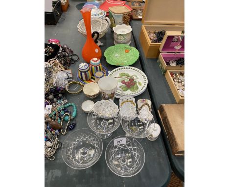 A LARGE MIXED LOT TO INCLUDE GLASS DESSERT BOWLS, PLATES, A TEAPOT, PLANTER, SMALL CERAMIC BASKETS, BELLEEK FIRST EDITION POT