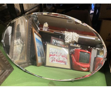 A VINTAGE FRAMELESS MIRROR WITH PATTERNED BEVELLED EDGE DIAMETER 74CM 