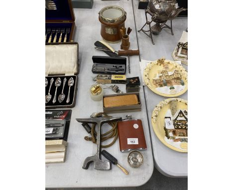 A MIXED VINTAGE LOT TO INCLUDE MATCHBOX HOLDERS, HIP FLASK, WHISTLES, CUT THROAT RAZOR, TABLE LIGHTER, TREEN ICE BUCKET, ETC 