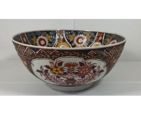 A 1980'S ORIENTAL FLORAL ENAMEL BOWL WITH SIX CHARACTER MARK TO BASE, DIAMETER 25CM 