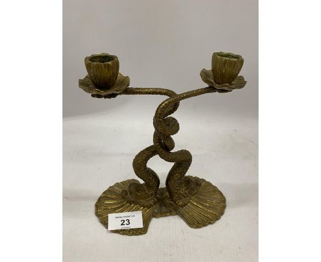 A VINTAGE BRASS TWIN DOPLHINS CANDLESTICK, HEIGHT 19CM 