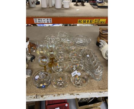 A GROUP OF VINTAGE GLASSES, FLORAL SHERRY GLASSES ETC 
