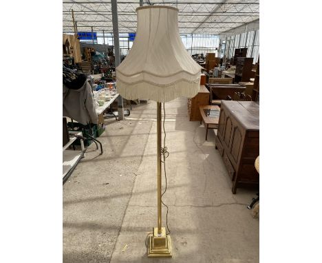 A BRASS STANDARD LAMP ON STEPPED BASE, COMPLETE WITH SHADE 