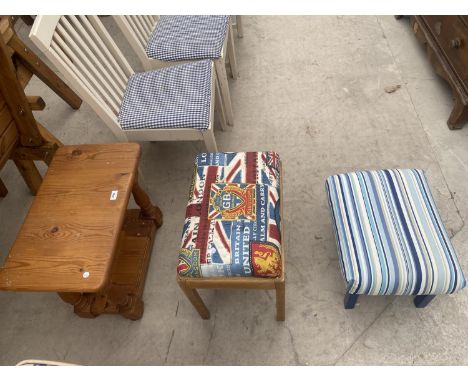 A PINE LAMP TABLE AND TWO STOOLS 