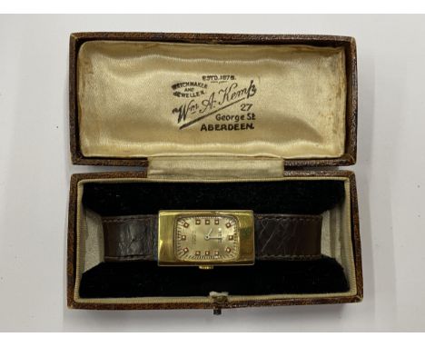 A VINTAGE BOXED LIMIT WATCH, WORKING WHEN CATALOGUED BUT NO WARRANTIES GIVEN 
