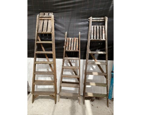 THREE SETS OF VINTAGE WOODEN STEP LADDERS TO INCLUDE TWO FIVE RUNG LADDERS AND A SIX RUNG LADDER 