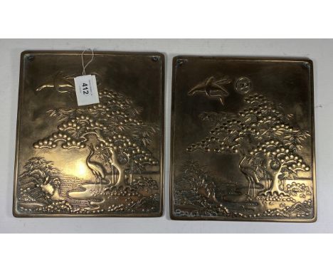 A PAIR OF JAPANESE MEIJI PERIOD (1868-1912) HEAVY BRONZE MIRROR PLAQUES WITH CRANE DESIGN, 23 X 20CM 