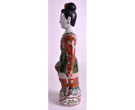 AN UNUSUAL CHINESE QING DYNASTY FAMILLE VERTE TEAPOT Kangxi style, in the form of a standing female painted with foliage. 1ft