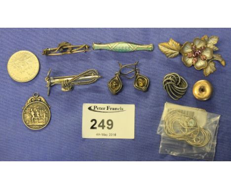 Bag of assorted jewellery to include 9ct gold button, stud, silver pendant depicting athletes, bar brooches, riding and minin