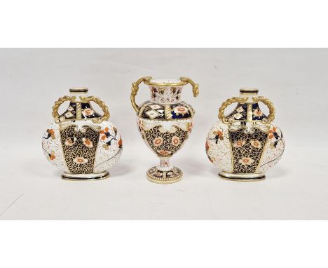 Davenport Longport Imari-pattern garniture of three vases, mid-19th century, printed iron red marks, pattern no.6060, compris