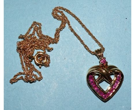 A 9ct gold ring, (stone missing), a 9ct gold heart pendant on chain and 9ct gold chain fragments, total weight 5.6g and a qua